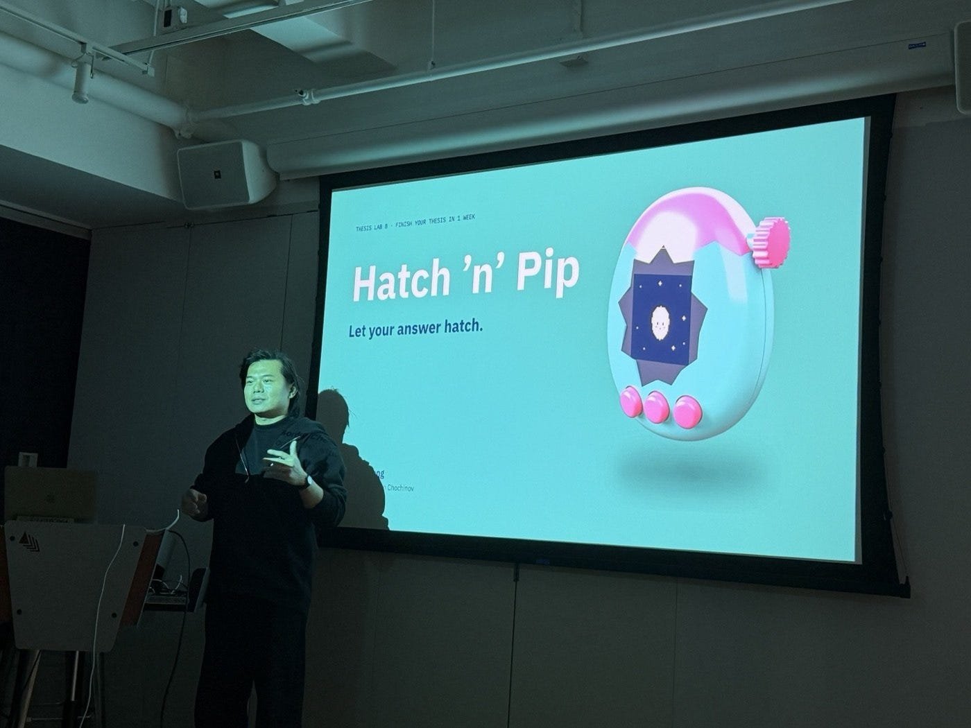 10 月 22 日在 Thesis Lab 上台報告 Hatch ’n’ Pip。