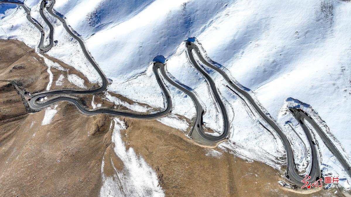 Closer aerial of snake-like Panlong road turns